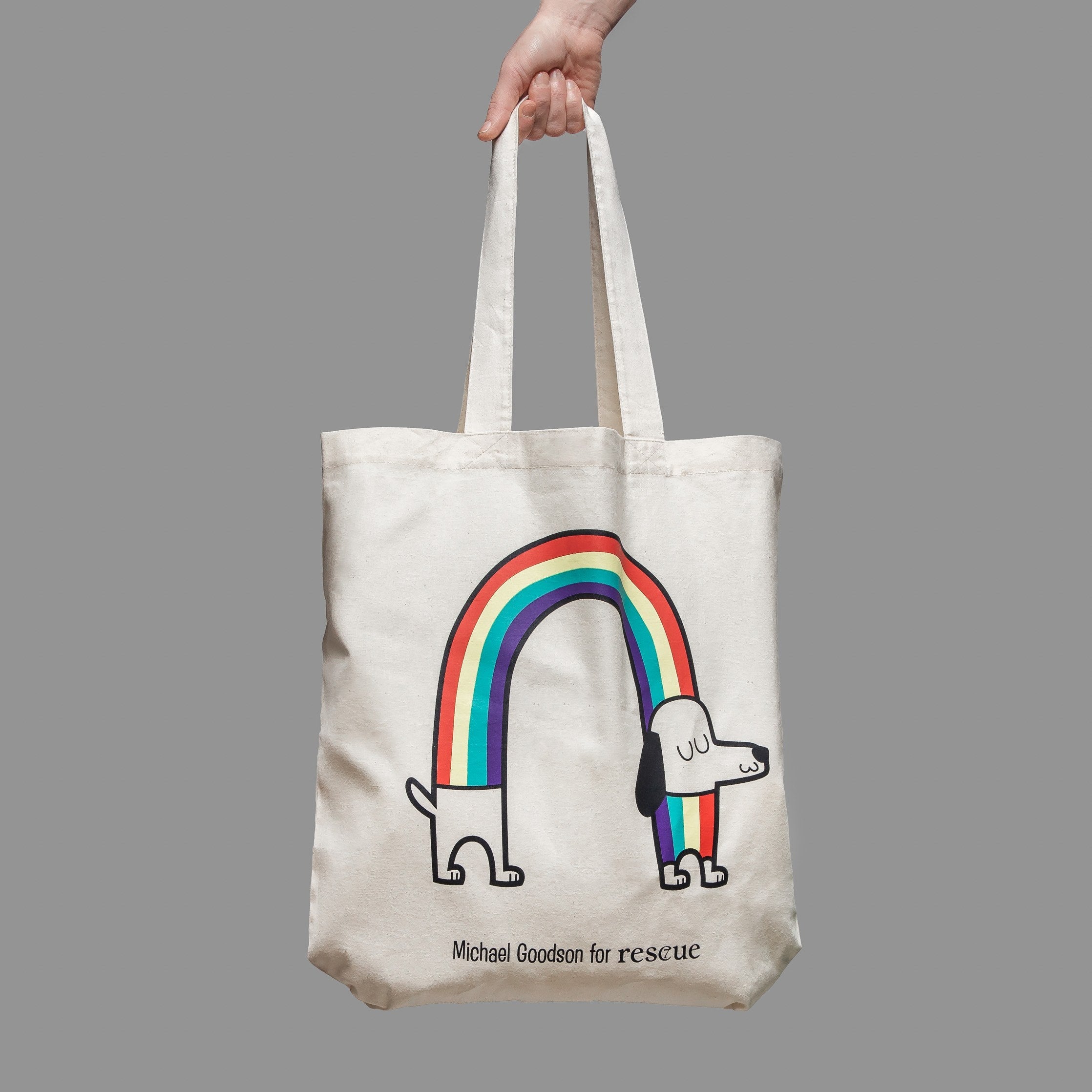 Hand hält Stofftasche mit Dackel Illustration für den guten Zweck