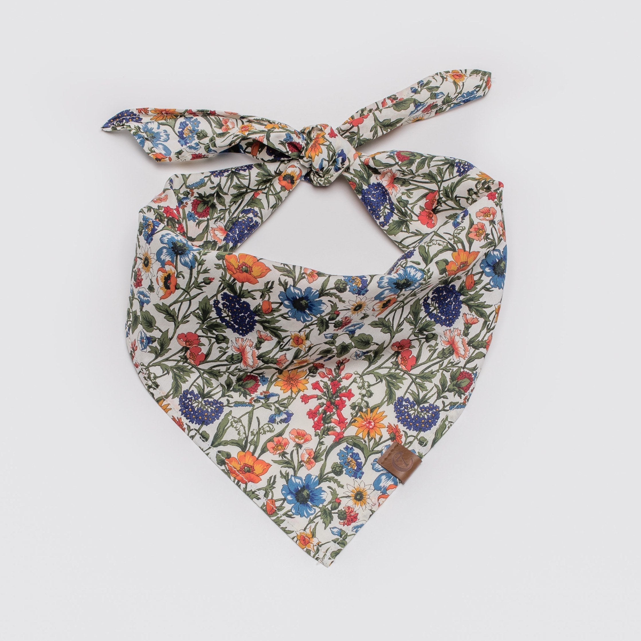 Gebundenes Cloud7 Bandana Cornfield mit Kornblumenmuster aus Stoff